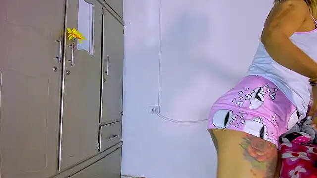 vennuss19's Live XXX Chat