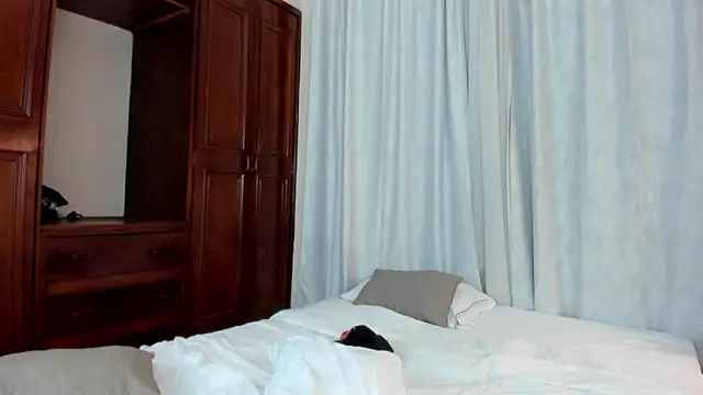 dennis_hillsn Live XXX chat