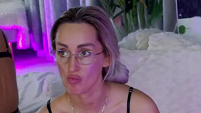 IsabelleEthan Chat XXX in diretta