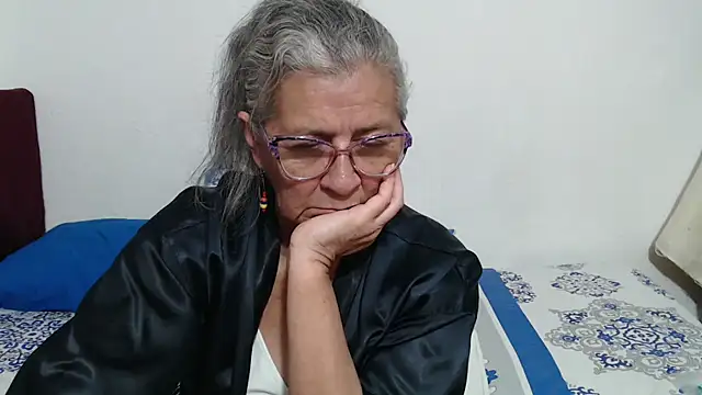 Show modela candy_mature_ na web-kameri