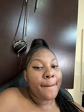 Renee-18 Adlı Modelin Canlı XXX Sohbeti