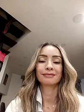 Pokazy przed kamerką – Loly_Horny