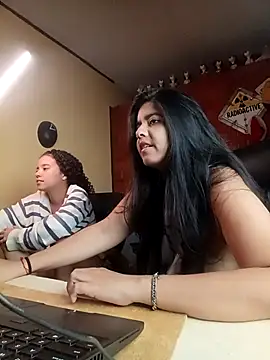 LunaAndCinnamonGirlのライブXXXチャット