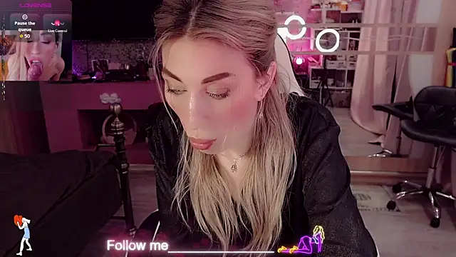 AnnieGOld_ Chat XXX live