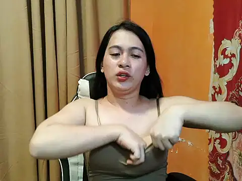 ur_asianpretty élő XXX-chatje