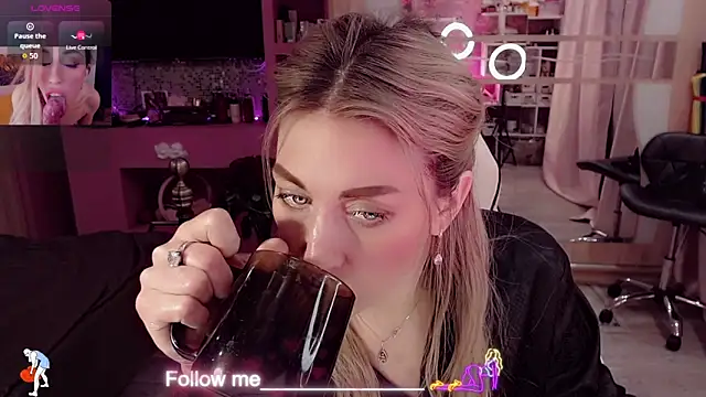 Czat XXX na żywo – AnnieGOld_