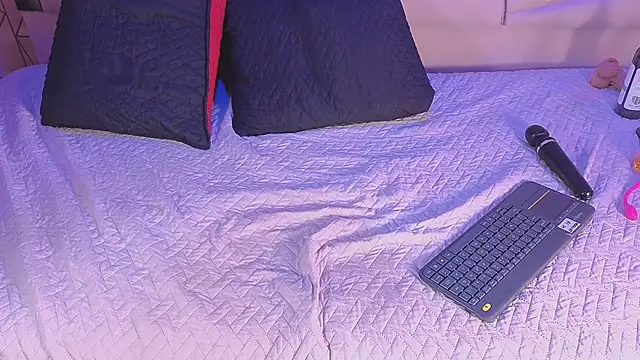 JuneCollins: онлайн-секс-чат