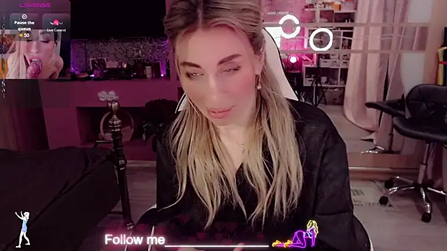 AnnieGOld_ Adlı Modelin Canlı XXX Sohbeti