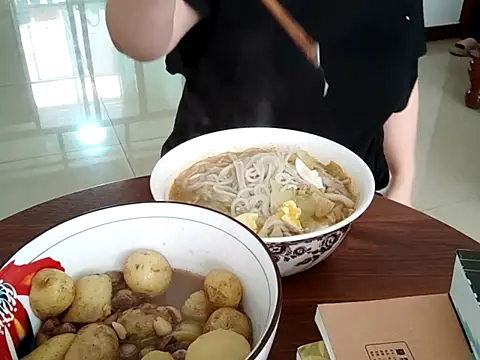 Chatroom XXX en direct de AngelwithEcup