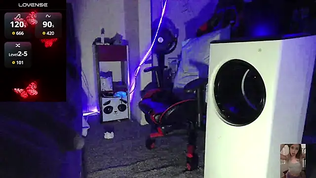 XXX chat uživo modela Blondiewithanass