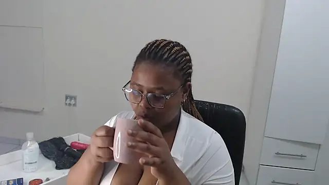 XXX chat uživo modela BoobsBae04