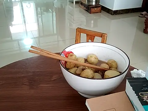 AngelwithEcup: онлайн-секс-чат