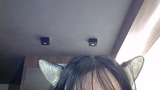 Show modela SkinnyKitten na web-kameri