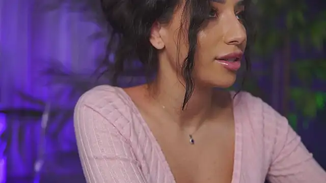 Chat +18 de GinaValentinna ao vivo