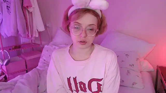 KatieMelone Chat XXX live