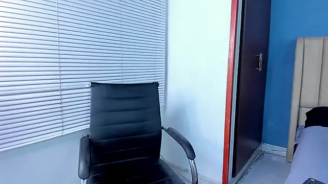 Czat XXX na żywo – Charlothe_01