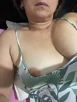 Lunia50 লাইভ XXX চ্যাট