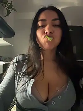 XXX chat uživo modela PetitLumiere