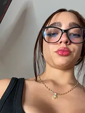 XXX chat uživo modela hottiee_melannie
