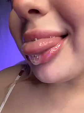 Chatroom XXX en direct de KellyMoors