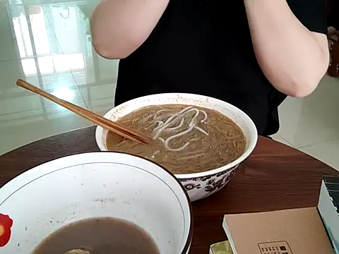 Chat XXX en directo de AngelwithEcup