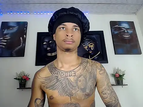 Tatoo_Noah: διαδικτυακό σόου στην κάμερα