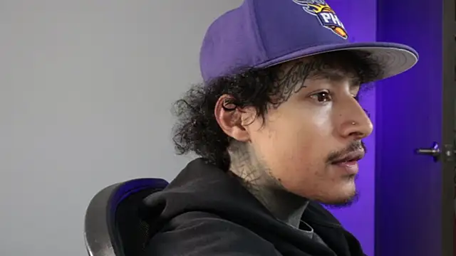 Show modela trieone na web-kameri