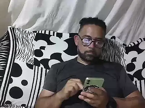 Show modela CarlossexVen na web-kameri