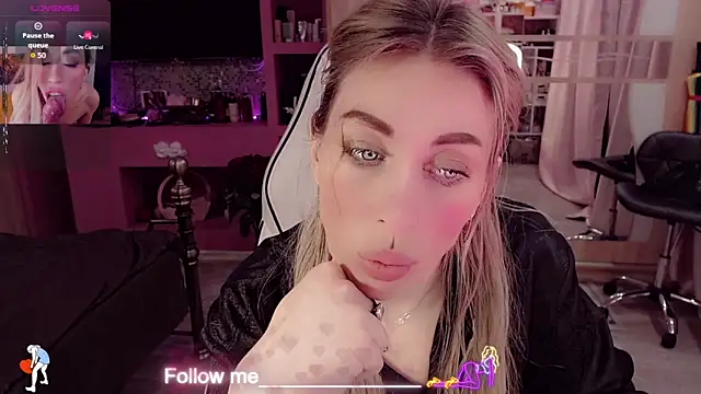 AnnieGOld_ live XXX chat