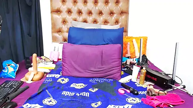 Freakyslut-39: διαδικτυακό σόου στην κάμερα