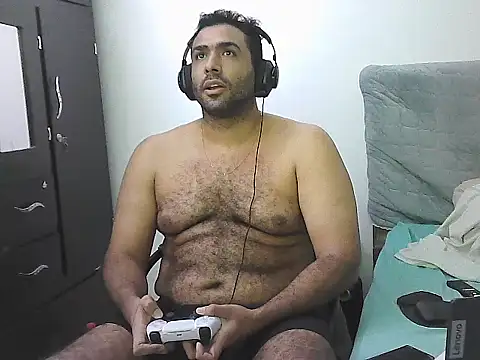 IronSideBear: διαδικτυακό σόου στην κάμερα