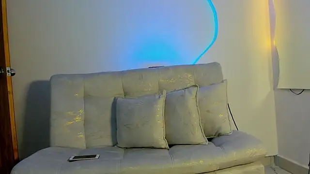 Aohomlester_ Show in webcam