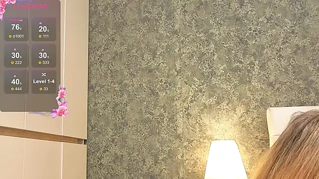 AuraM00n Webcam show