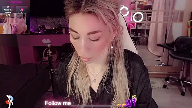 AnnieGOld_'s Live XXX Chat