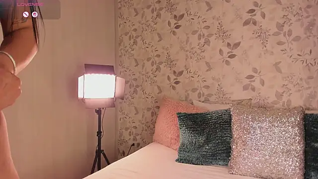 Chat +18 de HannaSexTime ao vivo