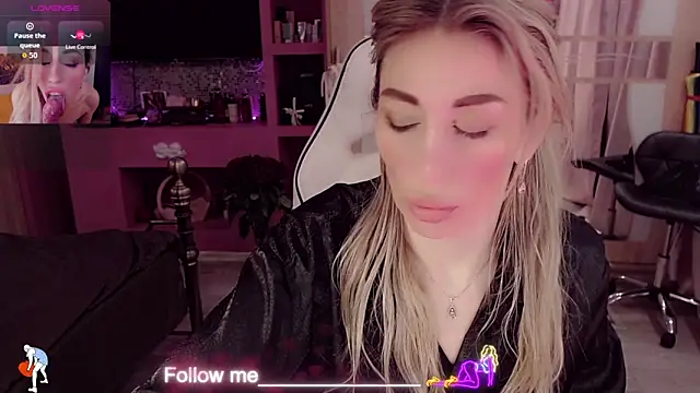 AnnieGOld_ Adlı Modelin Canlı XXX Sohbeti