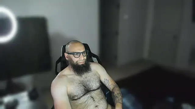 MastaWolfy: διαδικτυακό σόου στην κάμερα