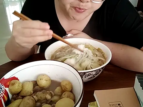 AngelwithEcup লাইভ XXX চ্যাট