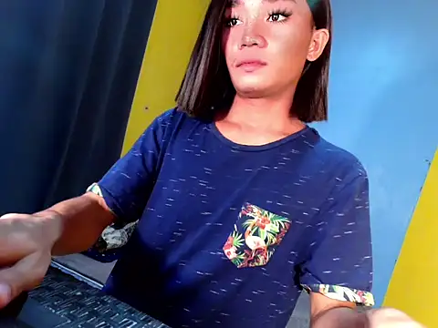 Petite_HugeCock Adlı Modelin Web Kamerası Şovu