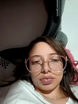 linda-schmidt Adlı Modelin Canlı XXX Sohbeti