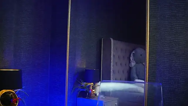 GiaEasyIce Chat XXX live