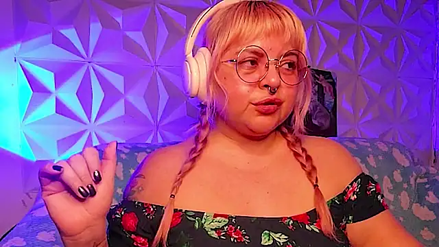 Satyn_doll's Live Chat Room