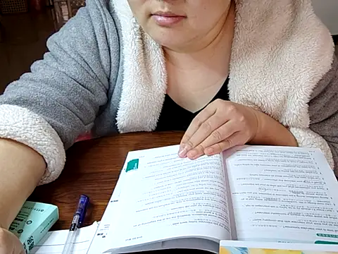 XXX chat uživo modela AngelwithEcup