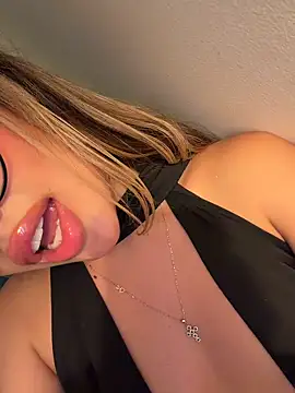 saliha_pinky_ 现场XXX聊天