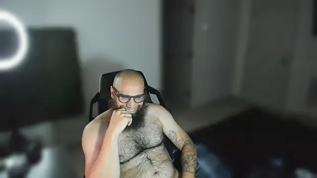 MastaWolfy's Live XXX Chat