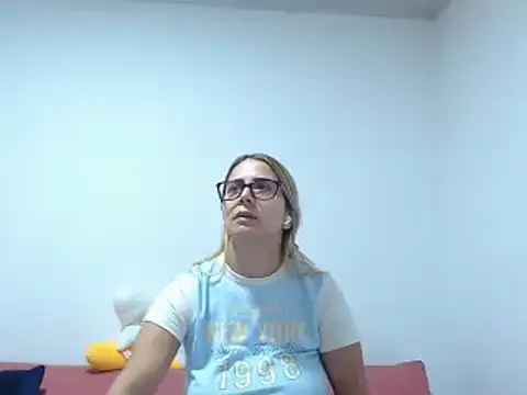 Онлайн чат XXX Lunazina