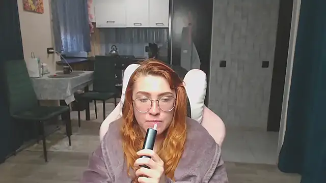 Reginasmilee 现场XXX聊天