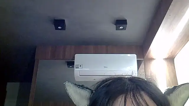 Show modela SkinnyKitten na web-kameri