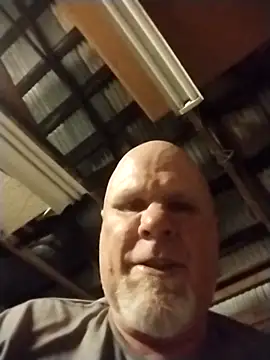 Reddog833 在線直播表演