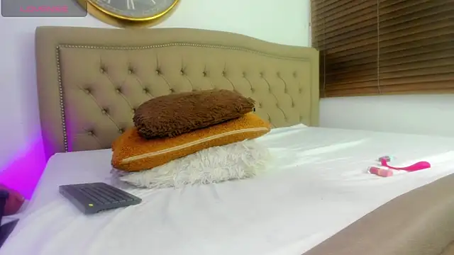 Show de Adara_Ferrara na webcam